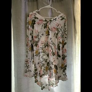 Gently Used “Como Blu” Floral Long sleeve Shirt “1X”